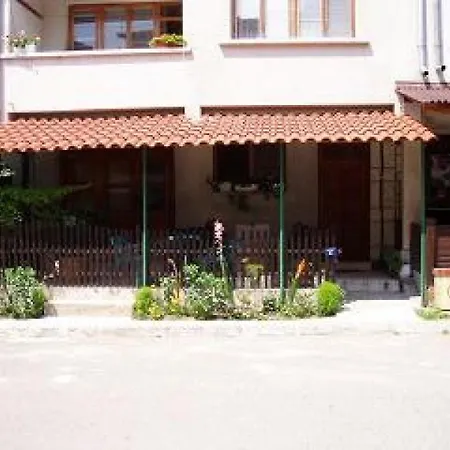 Къща за гости петрови 2*