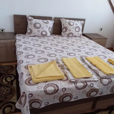 за гости петрови 2*