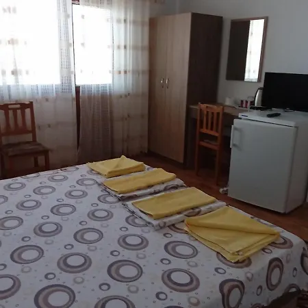 Стаи За Гости Петрови Gæstehus 2*