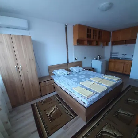 петрови Guest house Primorsko